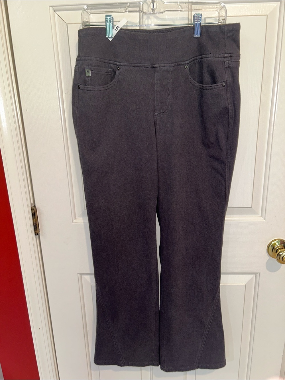 Belle Women’s Grey Straight-Leg Diagonal Jeans
